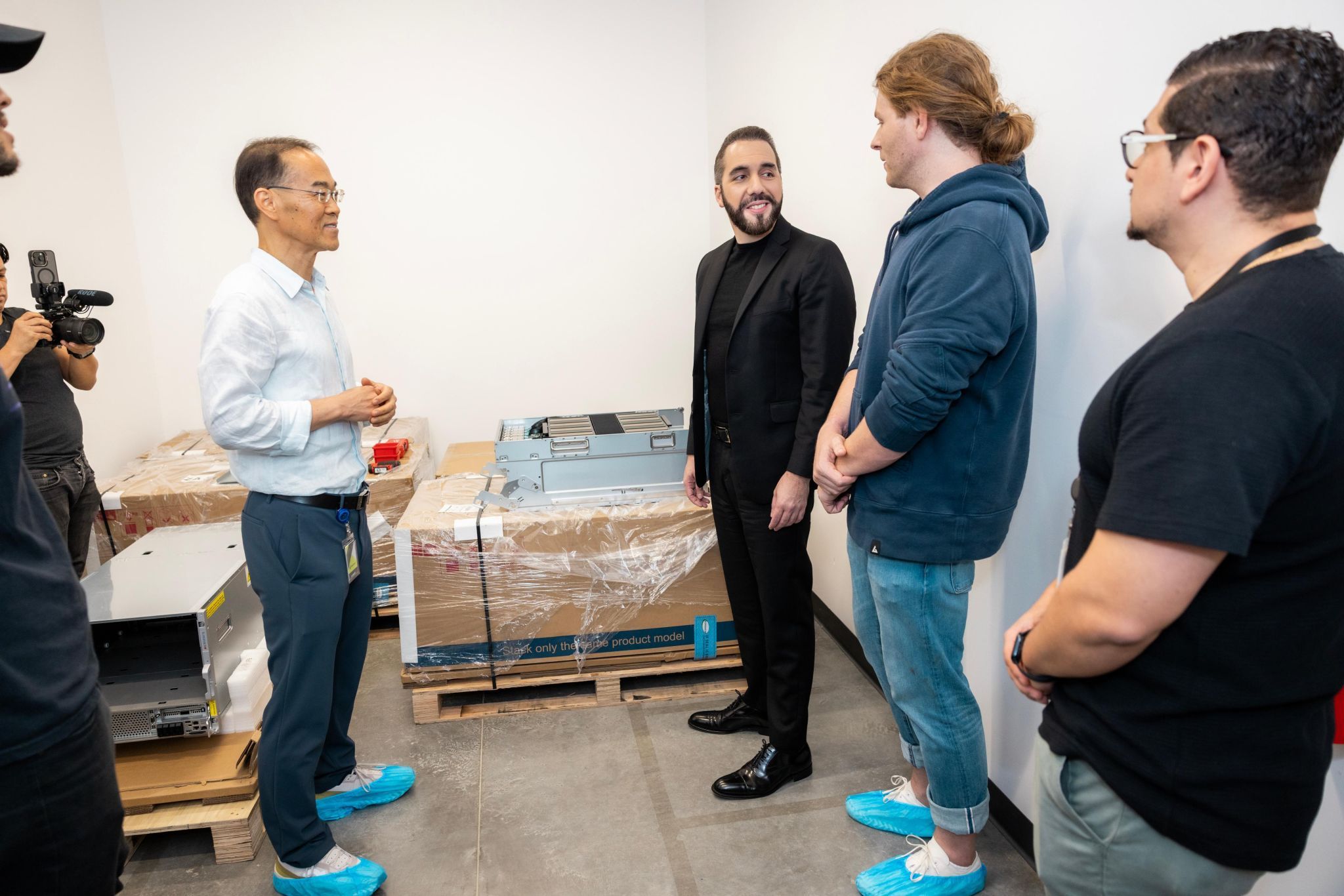 Recieving the NVIDIA B300 Ultra GPUs at the data center